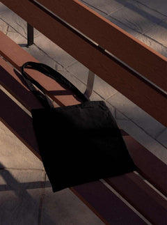 TOTE-BAG-MOCKUP-04