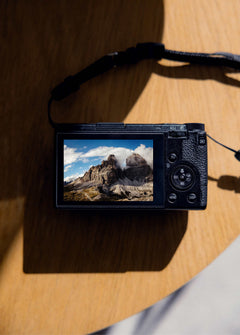 CAMERA-MOCKUP-01