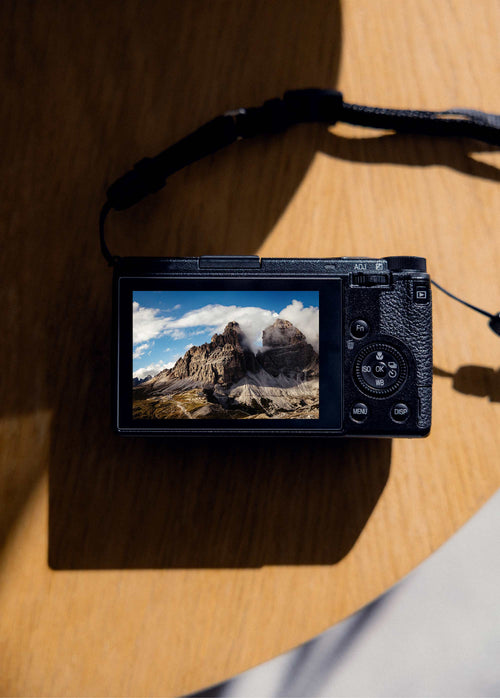 CAMERA-MOCKUP-01