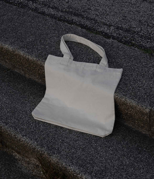 TOTE-BAG-MOCKUP-03