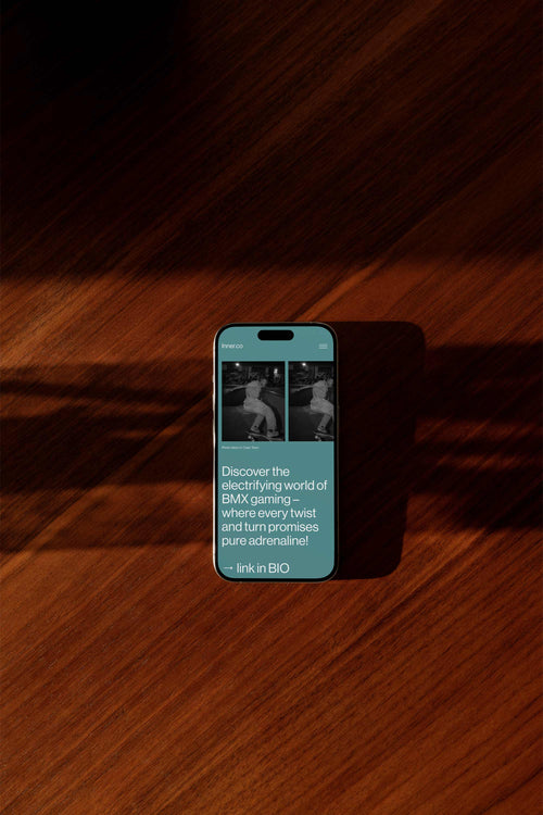 IPHONE-MOCKUP-038
