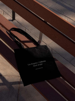TOTE-BAG-MOCKUP-04