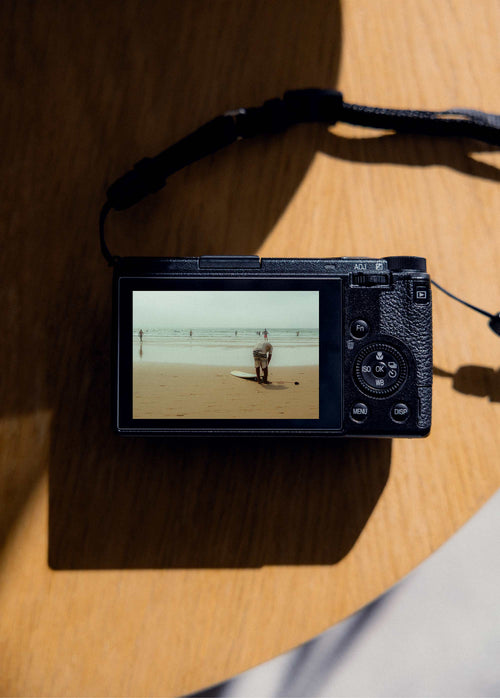 CAMERA-MOCKUP-01
