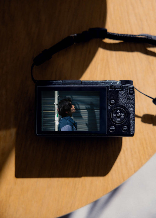 CAMERA-MOCKUP-01