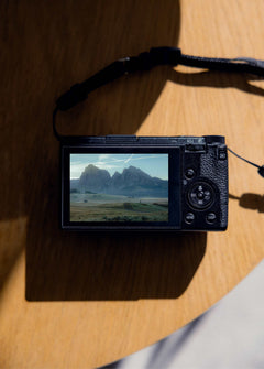 CAMERA-MOCKUP-01