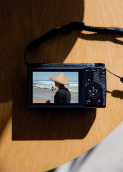 CAMERA-MOCKUP-01